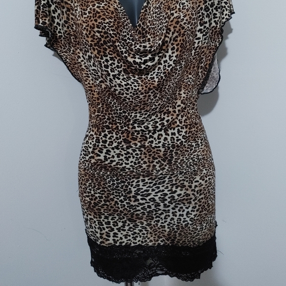 Cheetah blouse with chaine on the back - Picture 2 of 4